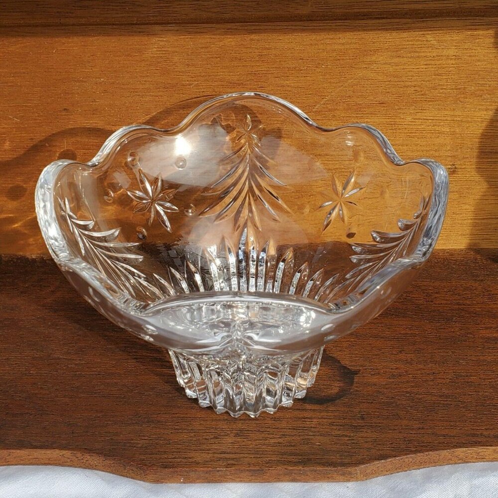 Mikasa Christmas Night Bowl 6" Crystal Celebration star & holiday tree - Picture 2 of 10
